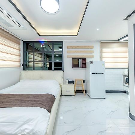 Jeju Skyhill Pension ซอกวีโพ ภายนอก รูปภาพ