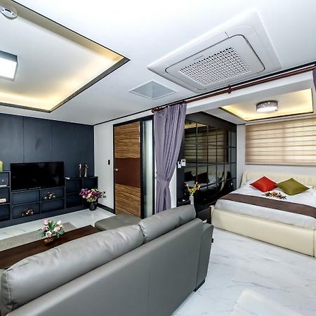 Jeju Skyhill Pension ซอกวีโพ ภายนอก รูปภาพ