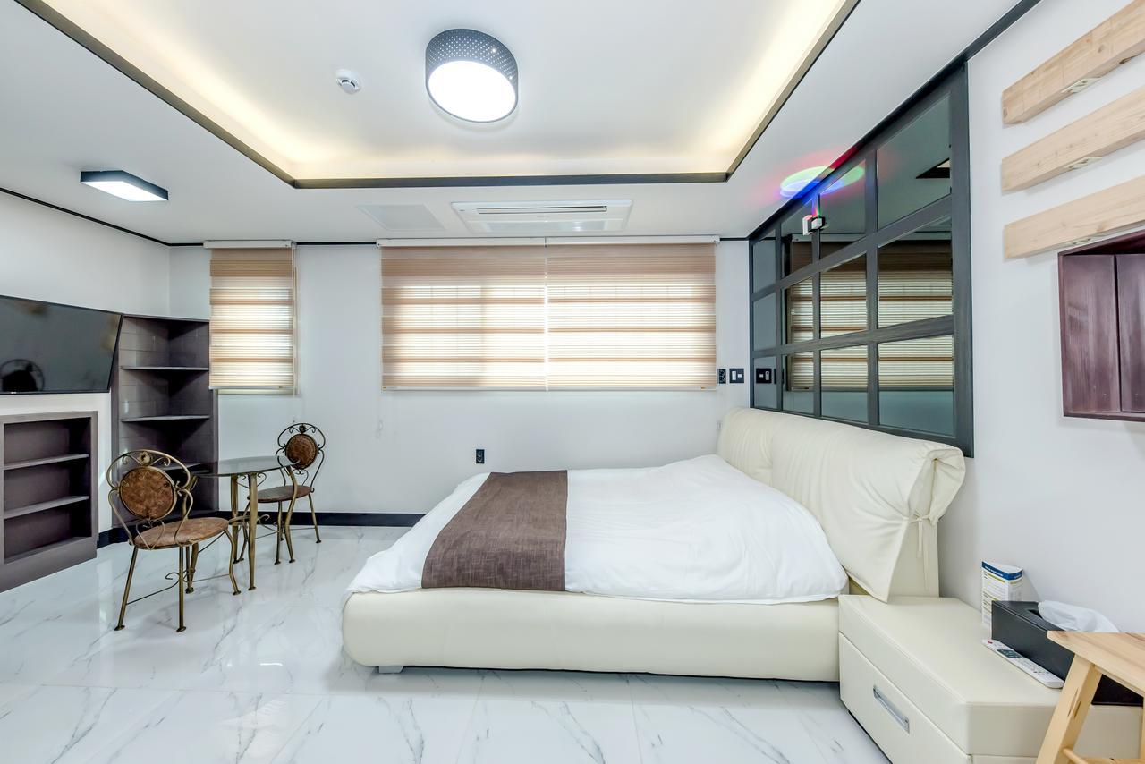 Jeju Skyhill Pension ซอกวีโพ ภายนอก รูปภาพ