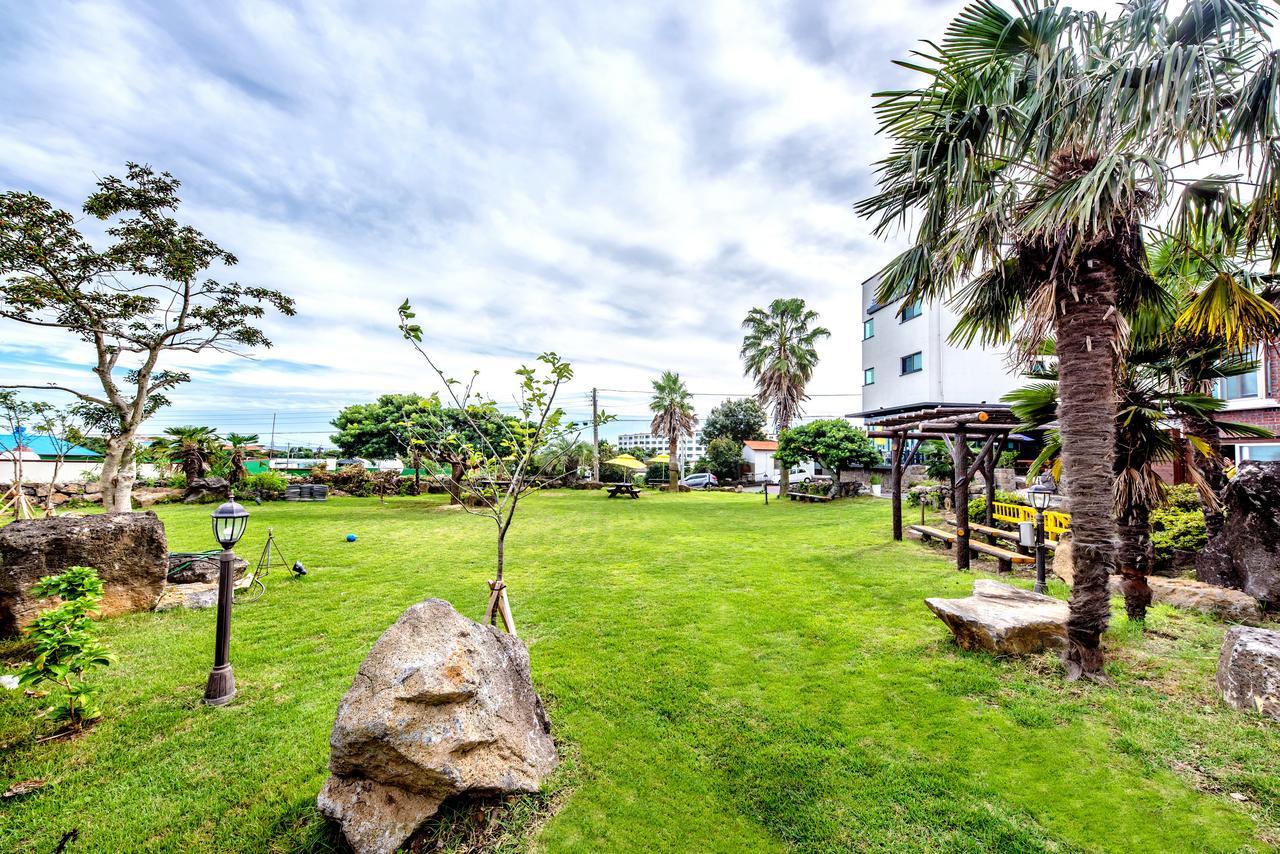Jeju Skyhill Pension ซอกวีโพ ภายนอก รูปภาพ
